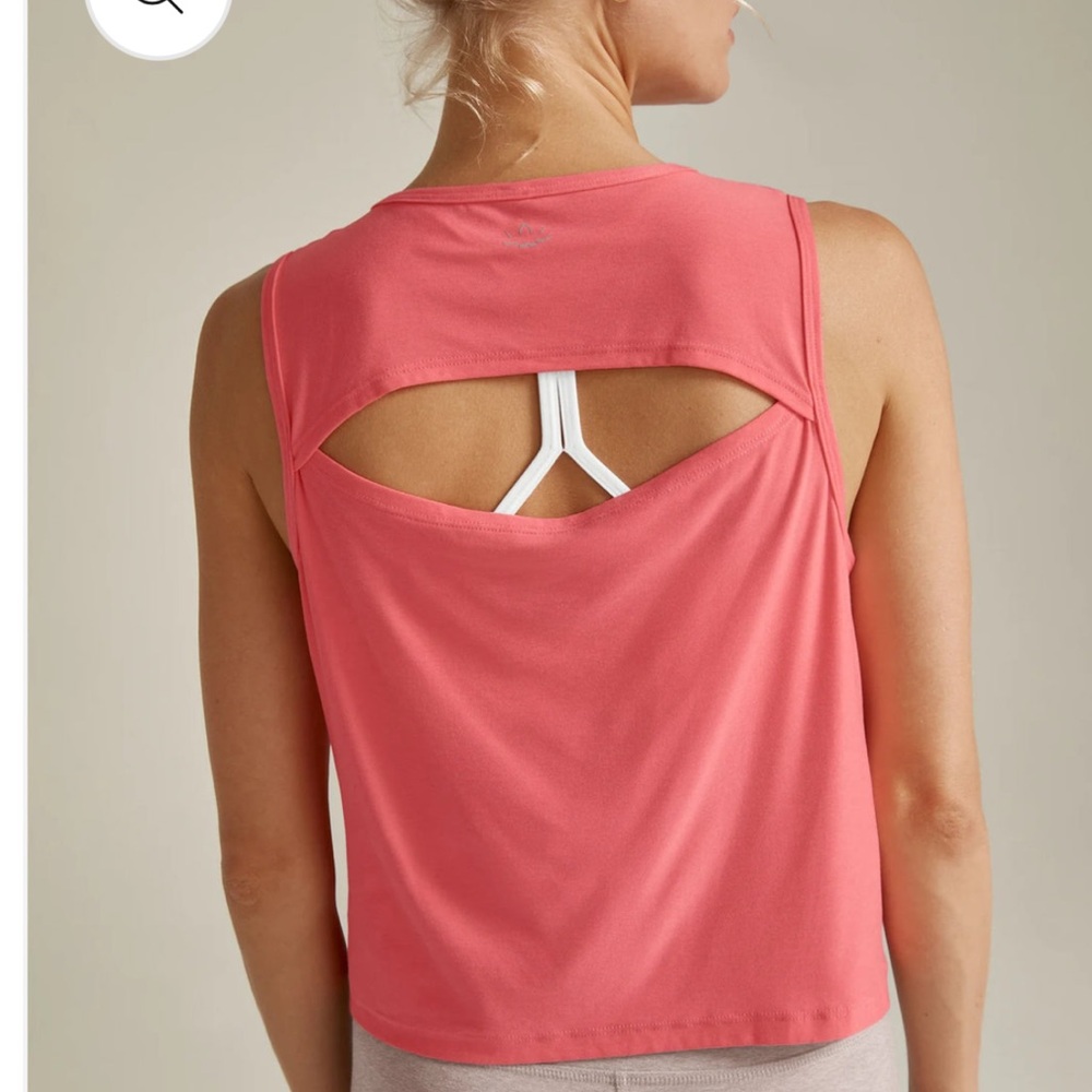 Beyond Yoga Women's Cutout Back Tank Top crop small
